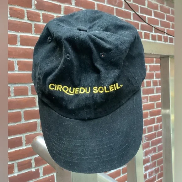 ECHO‼️ Cirque du Soleil Green Cap With Echo keychain Cirque du Soleil Merchandise Store and Show Experiences main image 4